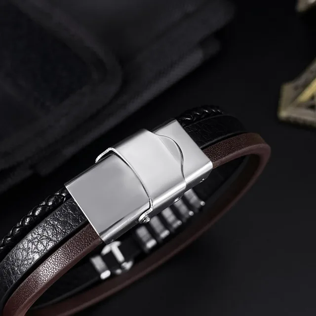 Close view of the magnetic clasp and braided strap