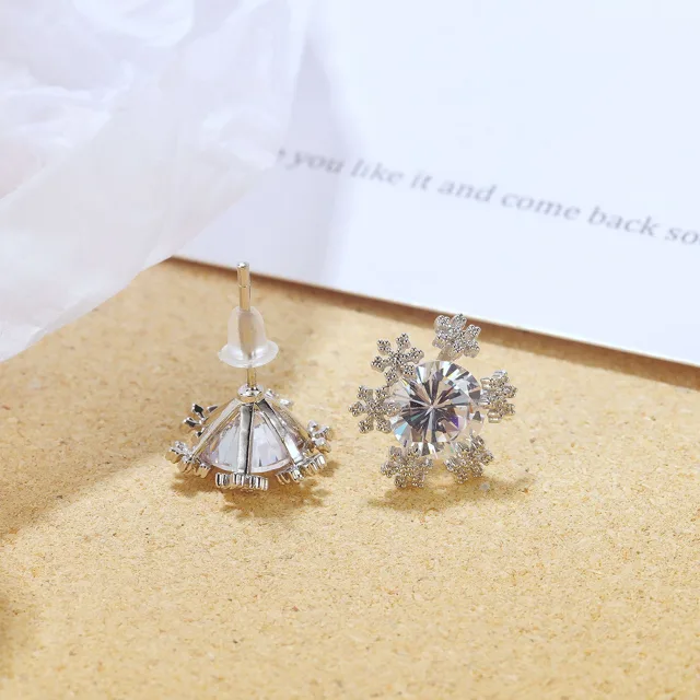 Snowflake earring shown from the back, close view